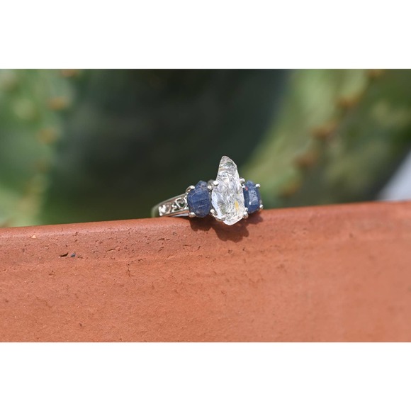 Alternative Diamond and Burmese sapphire engagement ring - Picture 2 of 4